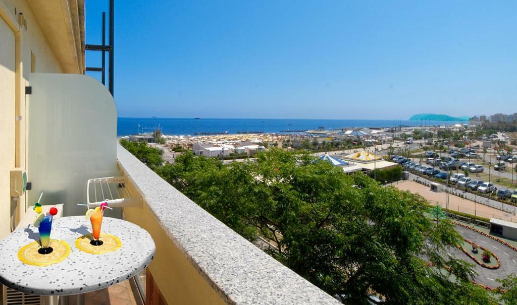 Hotel Alba Serena Misano Adriatico Luaran gambar